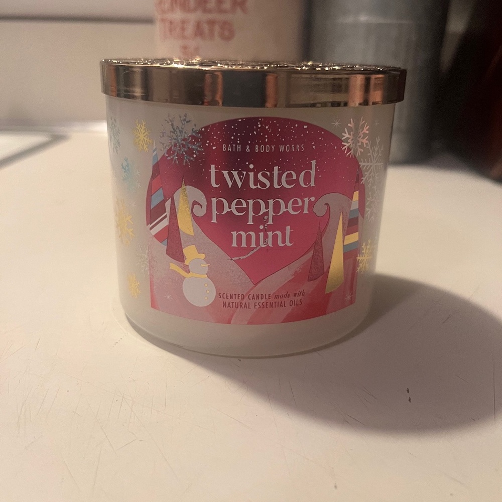 Bed Bath n Beyond Candle(Brand New)